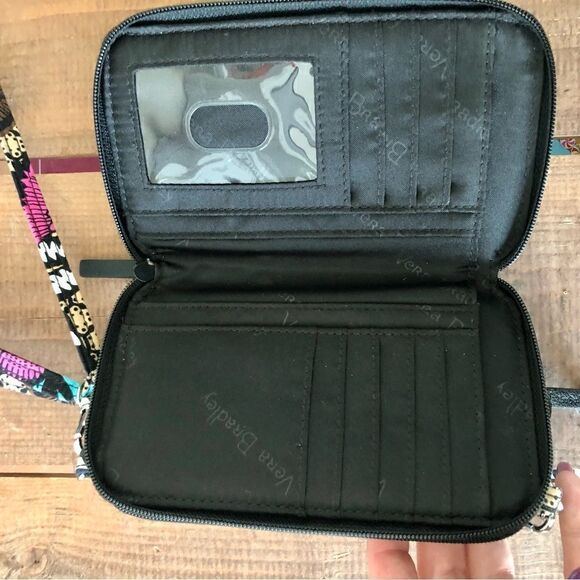 Vera Bradley quilted, floral wristlet/crossbody bag. - Picture 5 of 8